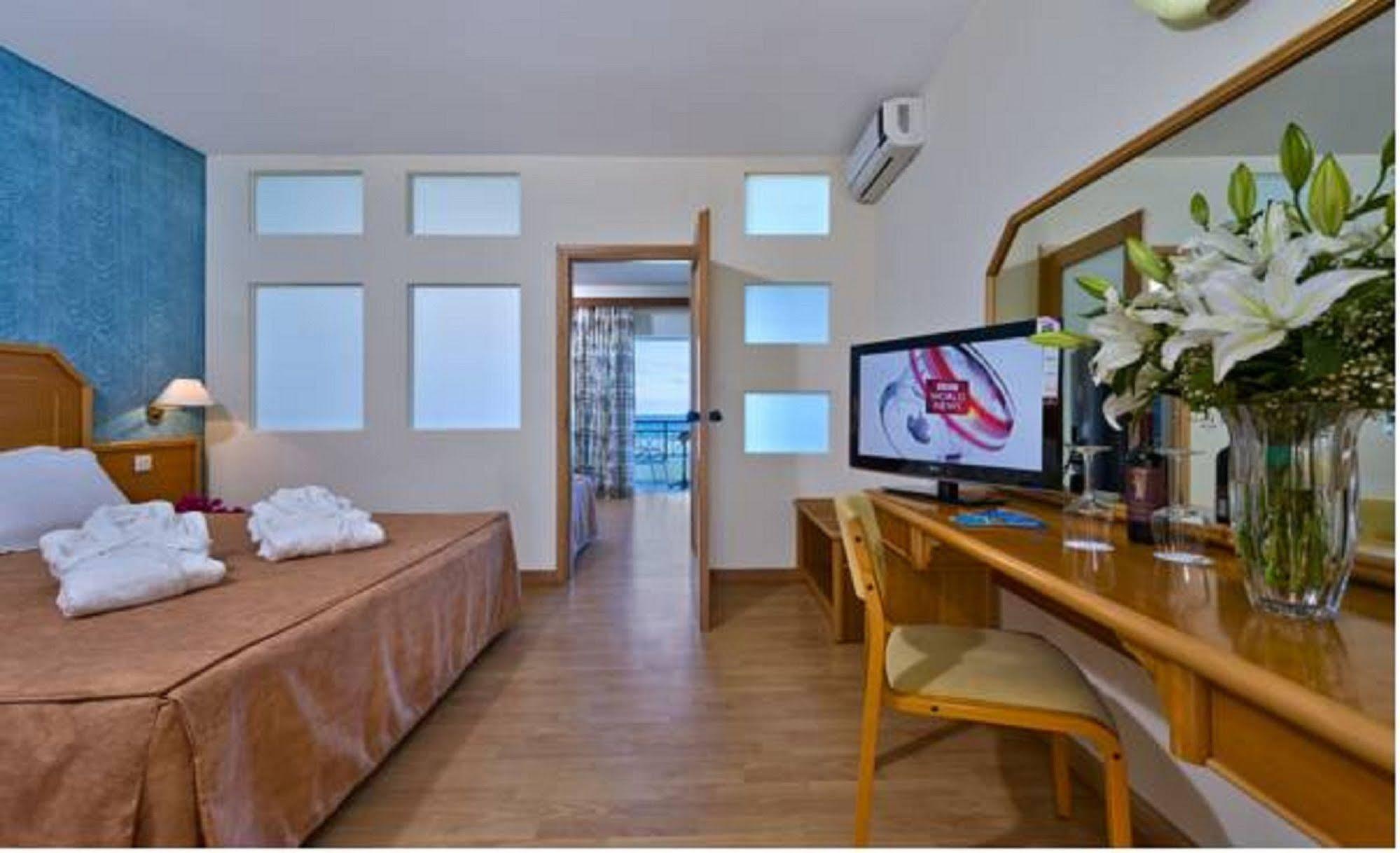 Rethymno Mare & Water Park Hotell Skaleta Exteriör bild